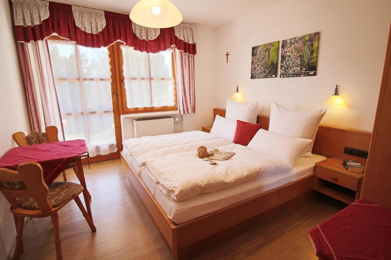 Haus Vierjahreszeiten โบเดนไมส์ ภายนอก รูปภาพ
